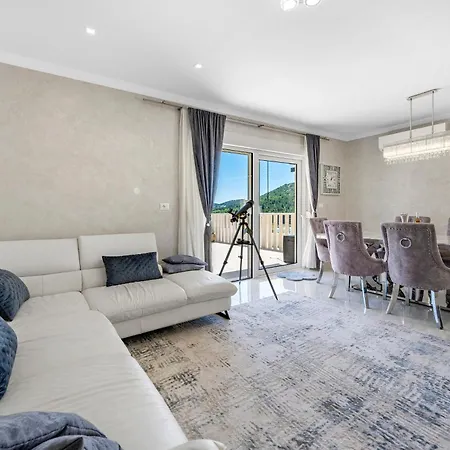 Luxury With A Swimming Pool - 21484 Vila Šibenik