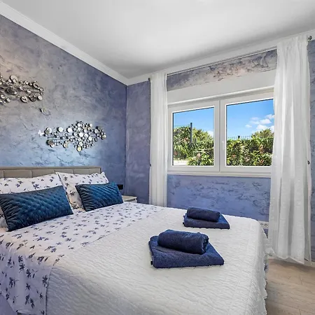 Luxury With A Swimming Pool - 21484 Vila