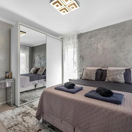 Villa Luxury With A Swimming Pool - 21484
