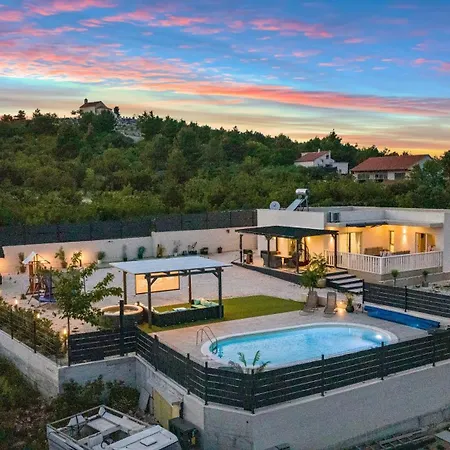Luxury With A Swimming Pool - 21484 Villa *