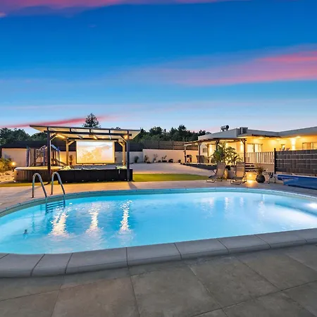 Villa Luxury With A Swimming Pool - 21484 *