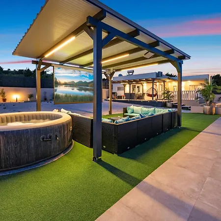 Vila Luxury With A Swimming Pool - 21484