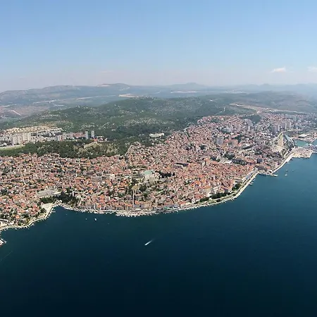 Luxury With A Swimming Pool - 21484