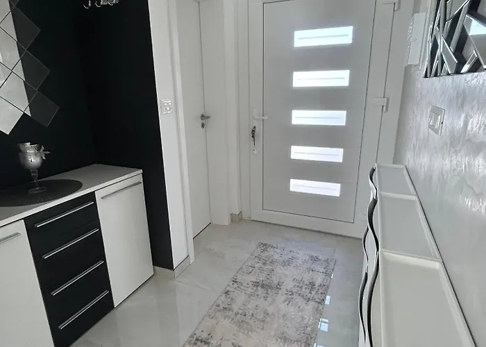 Luxury With A Swimming Pool - 21484 ヴィラ *