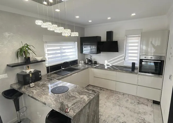 Luxury With A Swimming Pool - 21484 シベニク