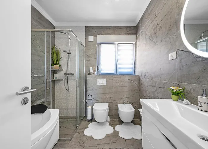 Luxury With A Swimming Pool - 21484 * シベニク