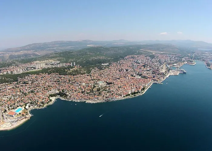 Luxury With A Swimming Pool - 21484